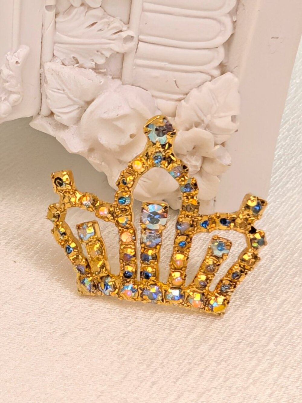 NEW Royal Crown Tiarra Put 'Em Pin